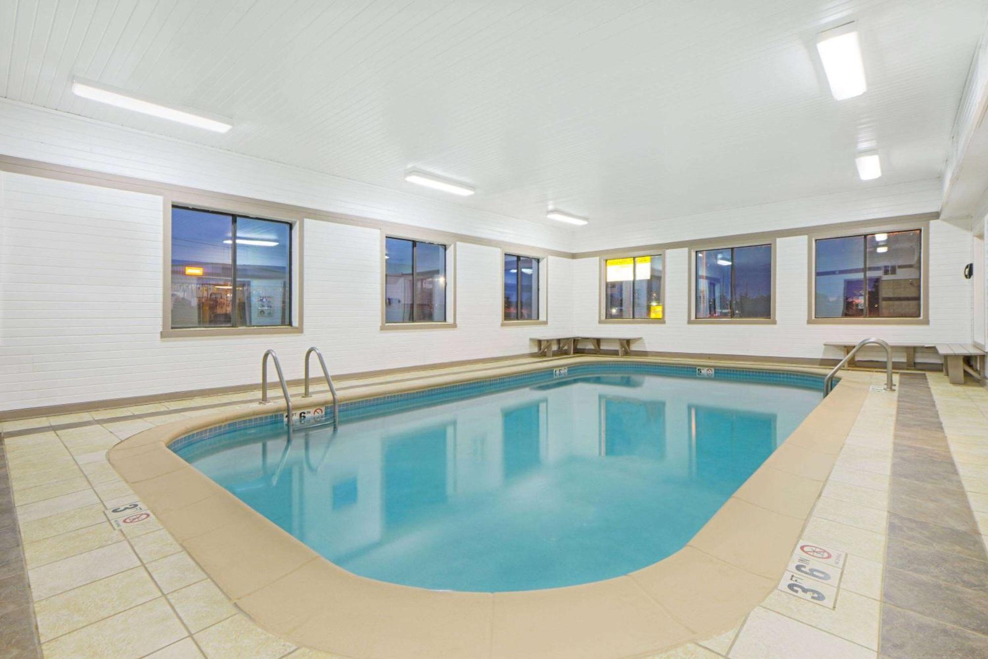 Отель Super 8 By Wyndham Fairfield Экстерьер фото